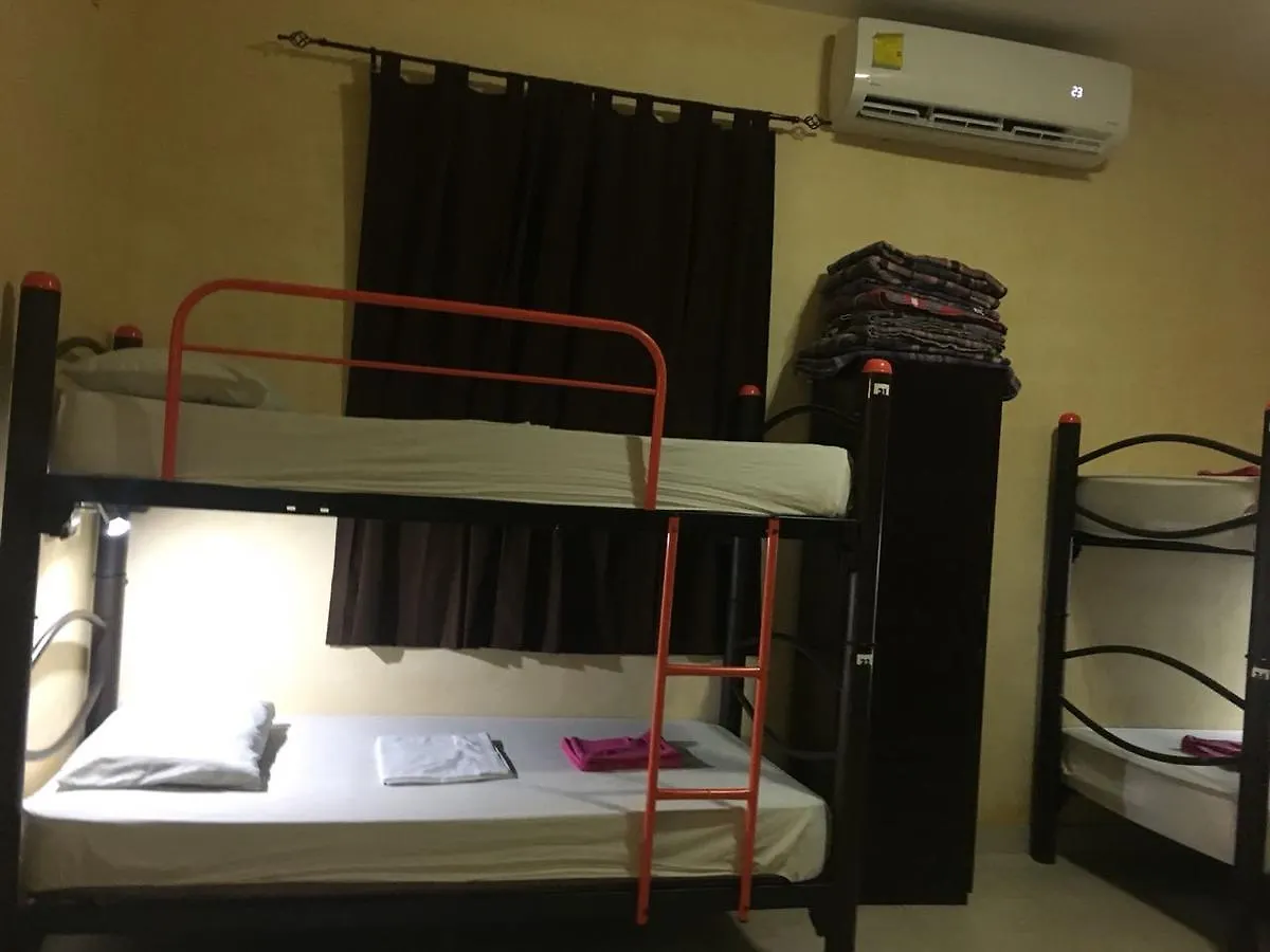 Hostal La Ermita Mérida 0*,